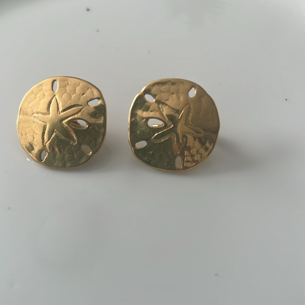 Gold Tone Sand Dollar Clip On Earrings